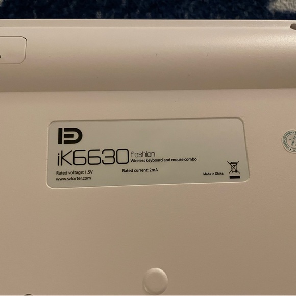 Wireless keyboard with mouse. EUC - Picture 6 of 7